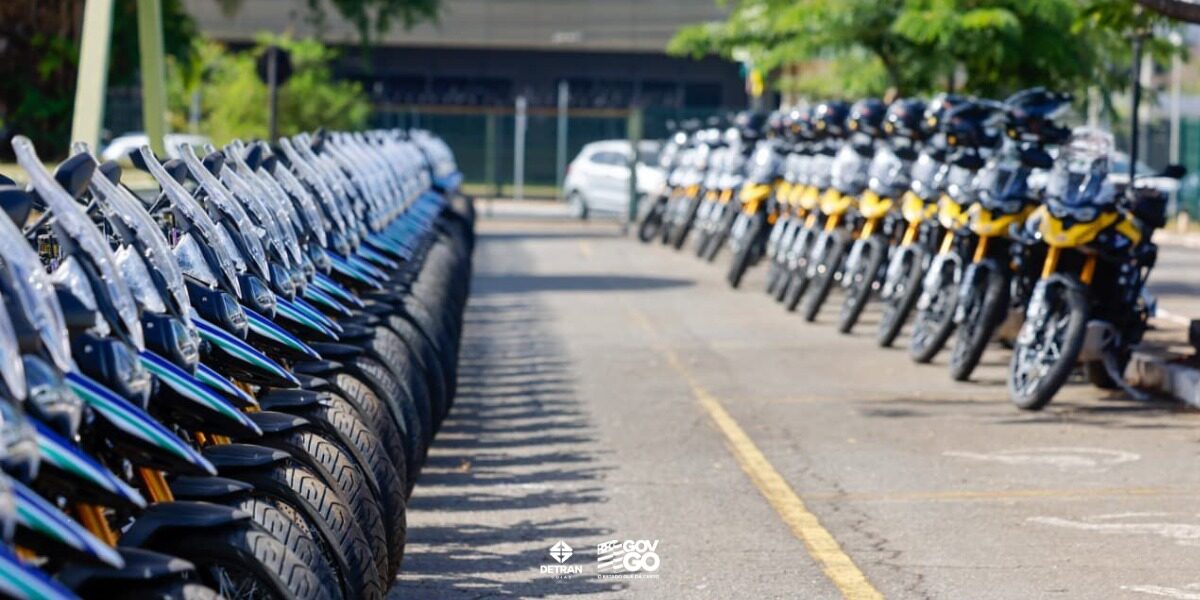Governo de Goiás entrega 88 motocicletas e 80 bafômetros à PM para reforçar fiscalização da Lei Seca em Goiás
