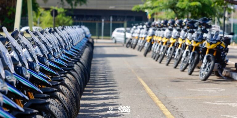 Governo de Goiás entrega 88 motocicletas e 80 bafômetros à PM para reforçar fiscalização da Lei Seca em Goiás