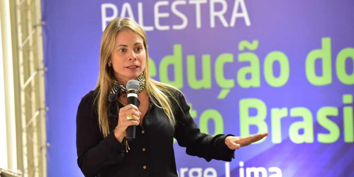 Cristiane Schmidt participa de debate sobre o Projeto de Redução Custo Brasil
