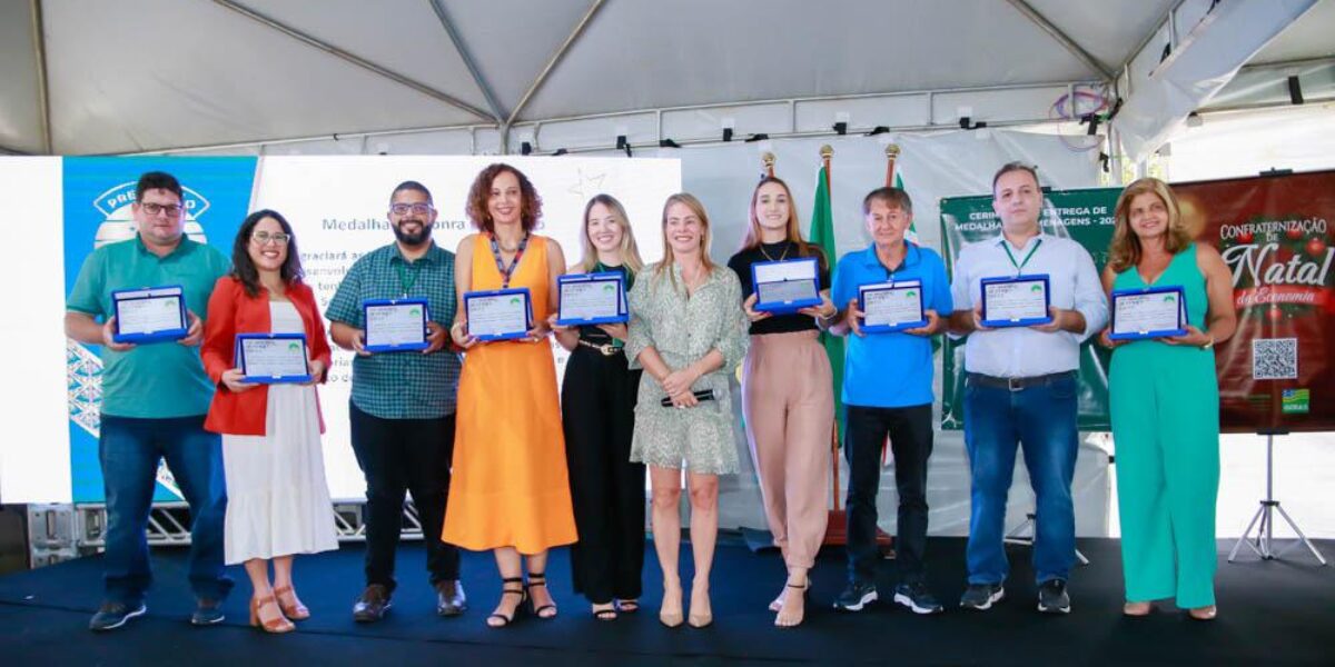 Cristiane entrega premiação Serra Dourada durante confraternização de Natal