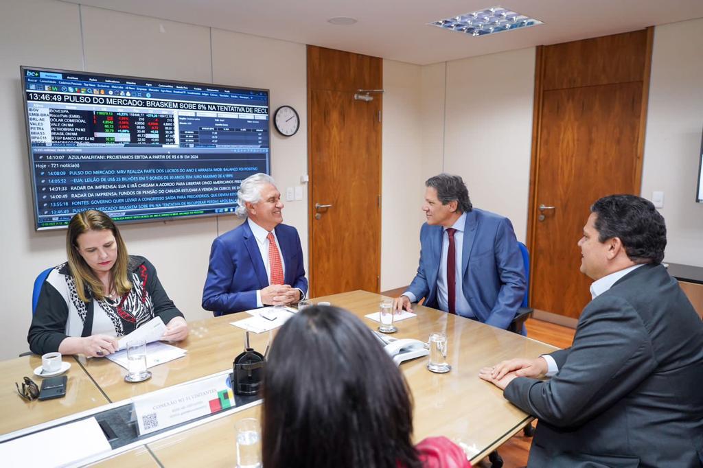 Governador Ronaldo Caiado e secretária da Economia, Selene Nunes, em reunião com o ministro da Fazenda, Fernando Haddad sobre o Regime de Recuperação Fiscal, em 10 de agosto