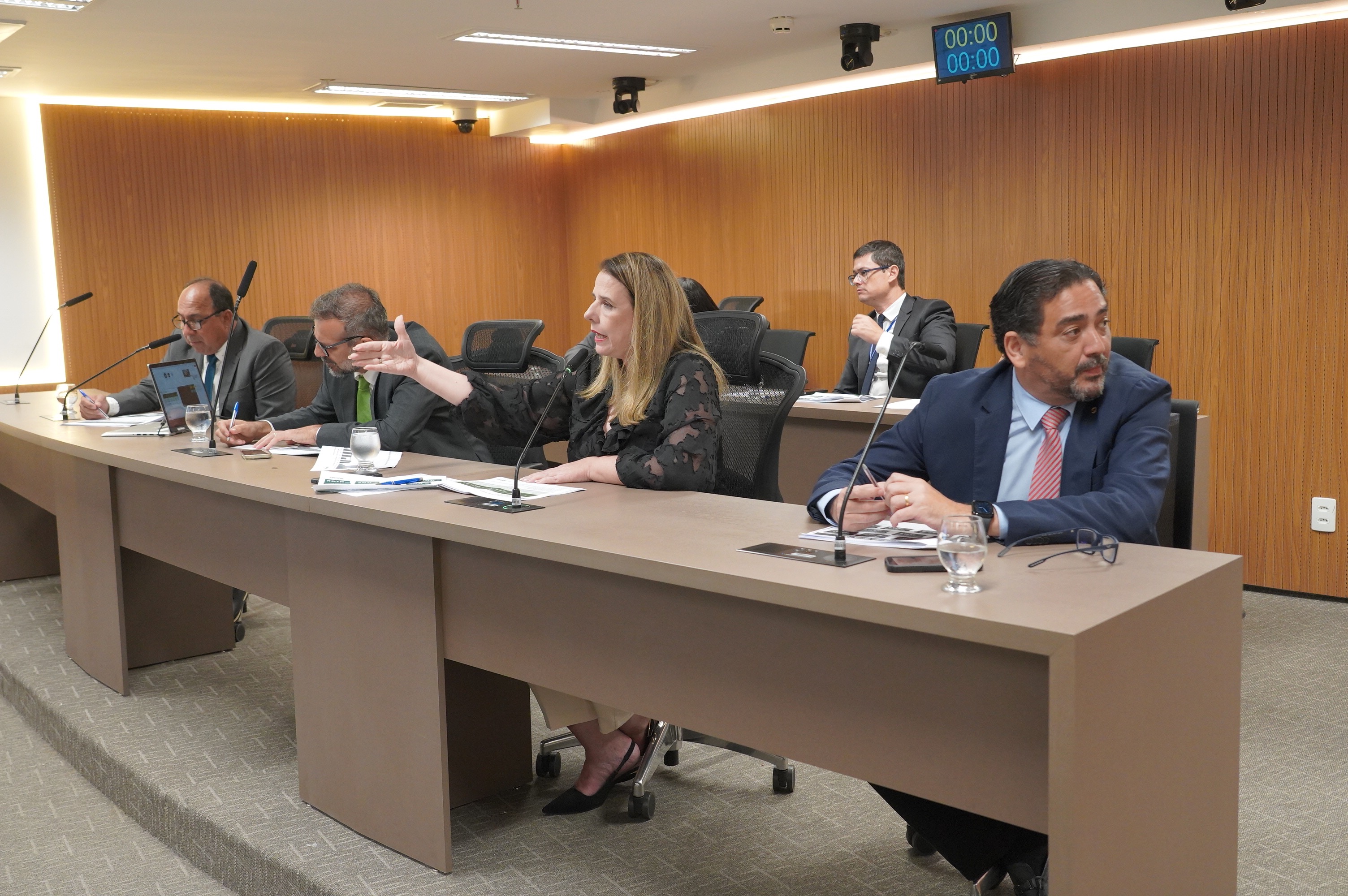 Governo de Goiás apresenta Relatório de Gestão Fiscal na Assembleia