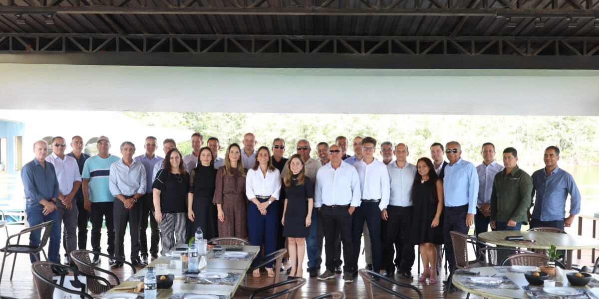 Secretária visita DRF de Luziânia e acompanha apresentação de novo modelo de autorregularização