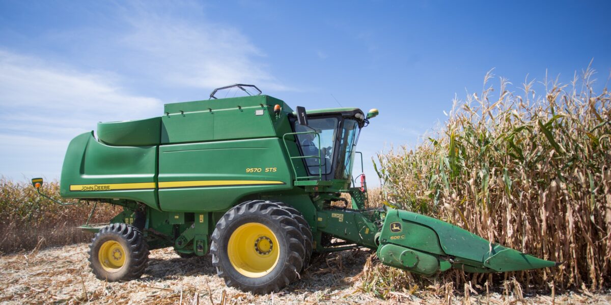 Lei que estende incentivo fiscal a fabricantes de máquinas agrícolas entra em vigor