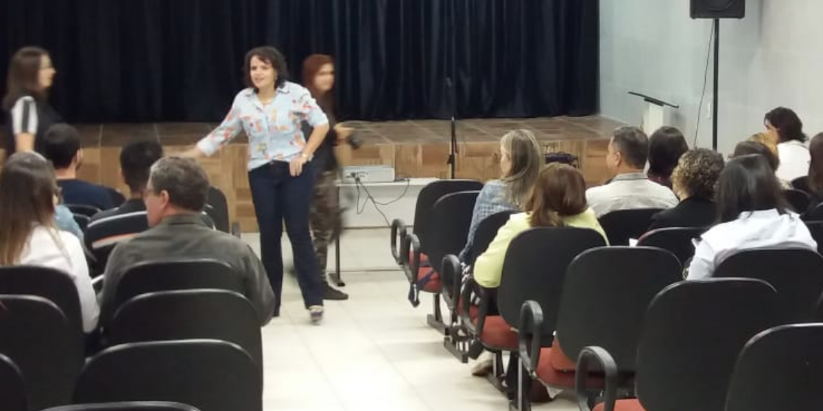 Unificação de currículos na educação fundamental em Goiás é tema de debate