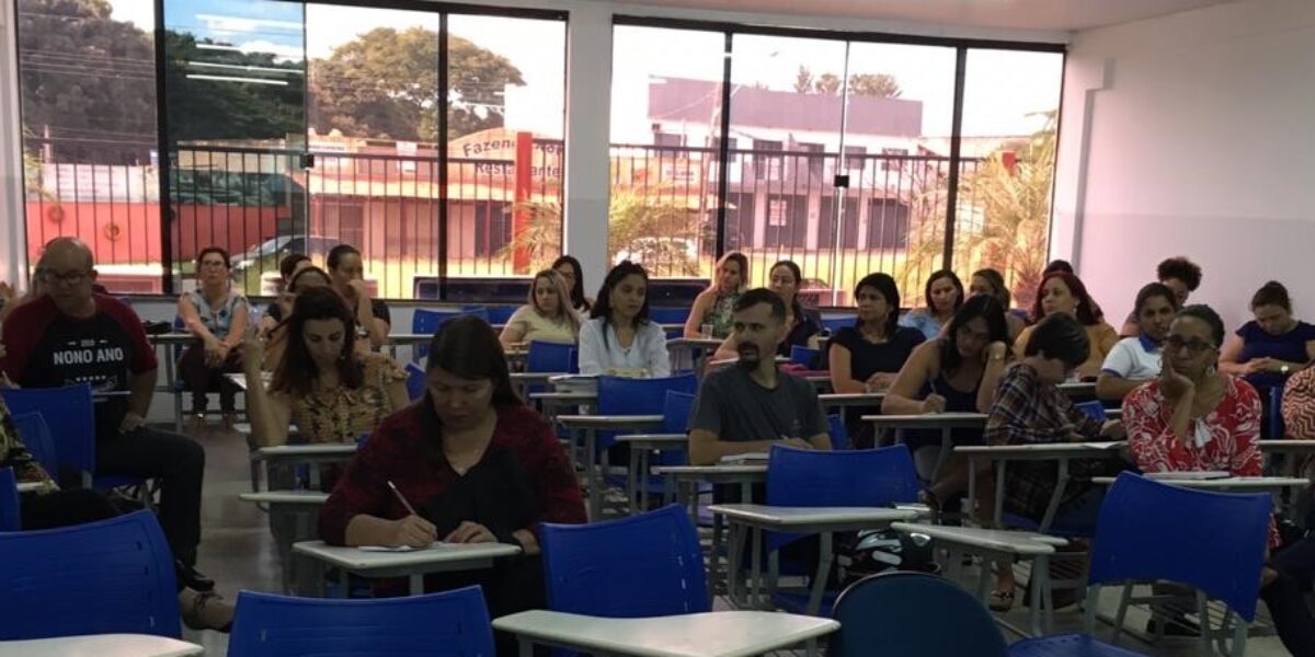 Professores de Aparecida de Goiânia passam por formação em Português e Matemática