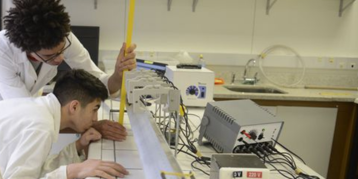 Conhecimento científico no cotidiano escolar é tema de formação oferecida pela Seduc