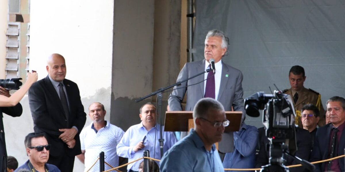 Governador elogia ações da Seduc durante transferência do Governo para Santa Cruz de Goiás