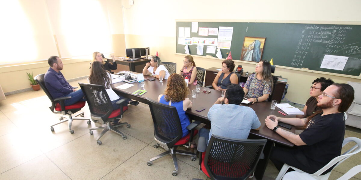 Projeto Goiás Tec reúne secretária da Educação e equipes do Ensino Médio e de Tecnologia