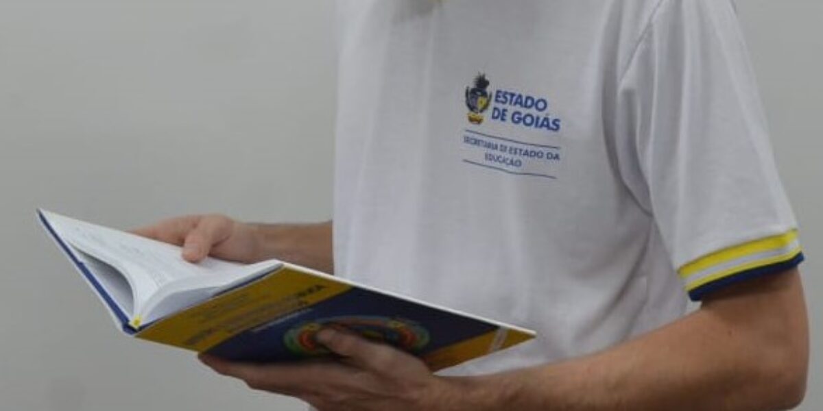 Governo de Goiás entrega, pela primeira vez, uniformes para alunos da rede estadual