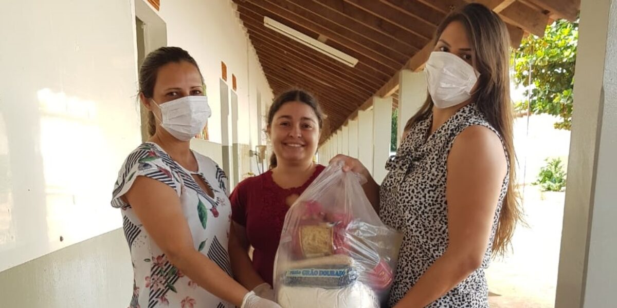Escolas distribuem cestas básicas para famílias em vulnerabilidade social