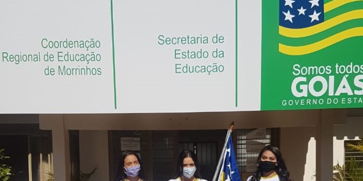 Governo de Goiás dá continuidade à entrega de carteiras e uniformes escolares