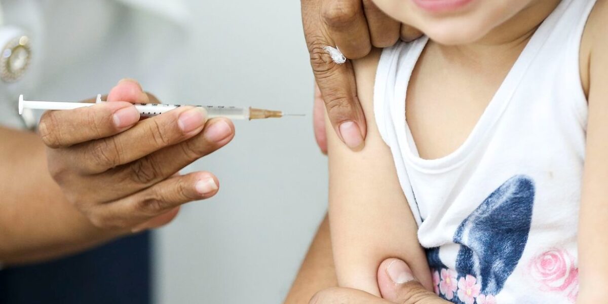 Campanhas de vacinação contra pólio e multivacinação começam em Goiás