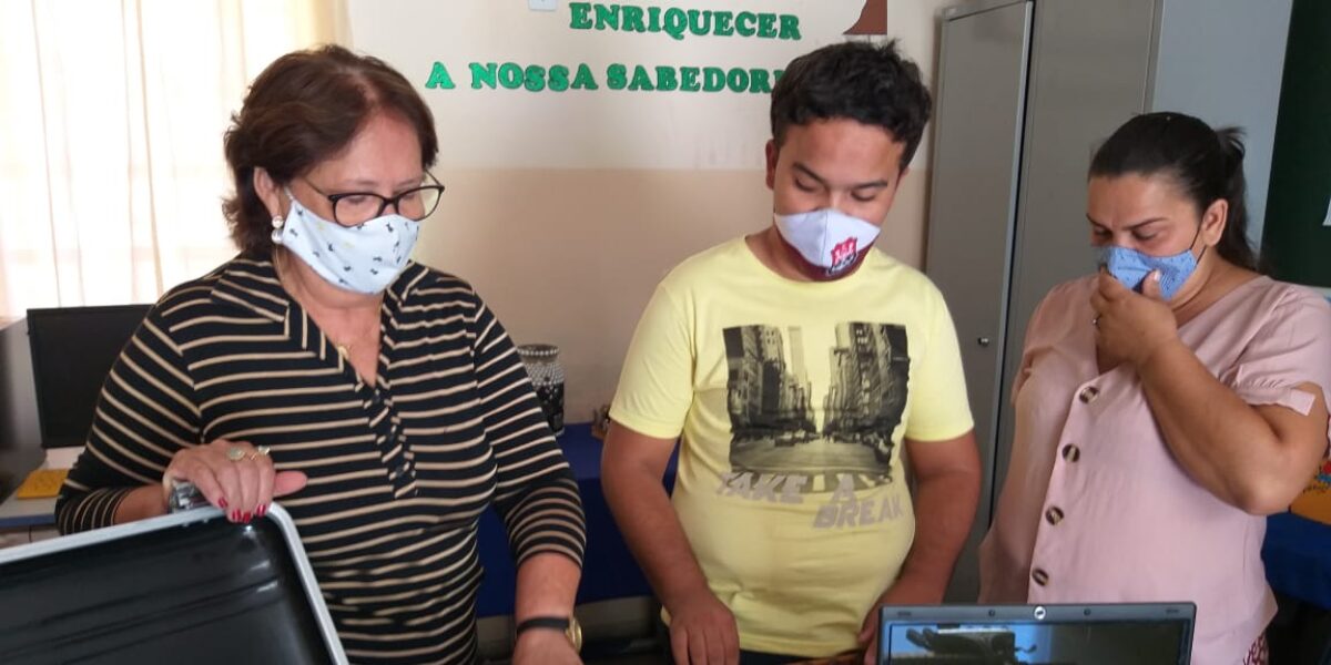 Governo de Goiás faz doação de equipamentos e materiais de apoio pedagógico para estudante deficiente visual de Rianápolis