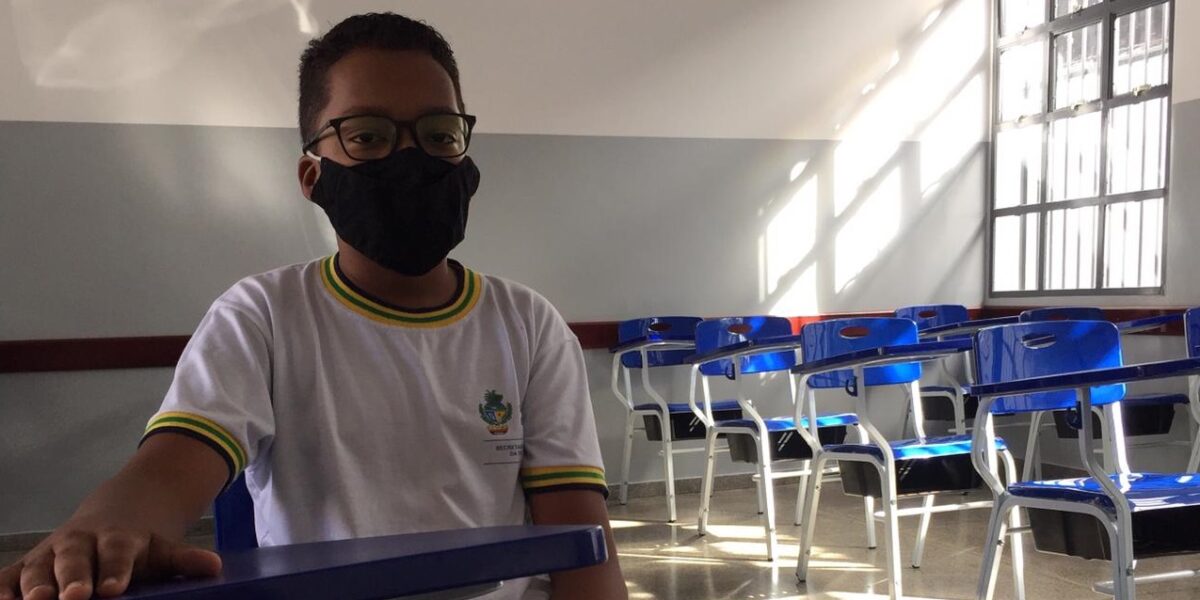 Estudante do Cepi Cunha Bastos visita escola para ver novo prédio e matar saudade