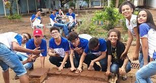Estudantes do Cepi Dom Veloso produzem tijolo ecológico