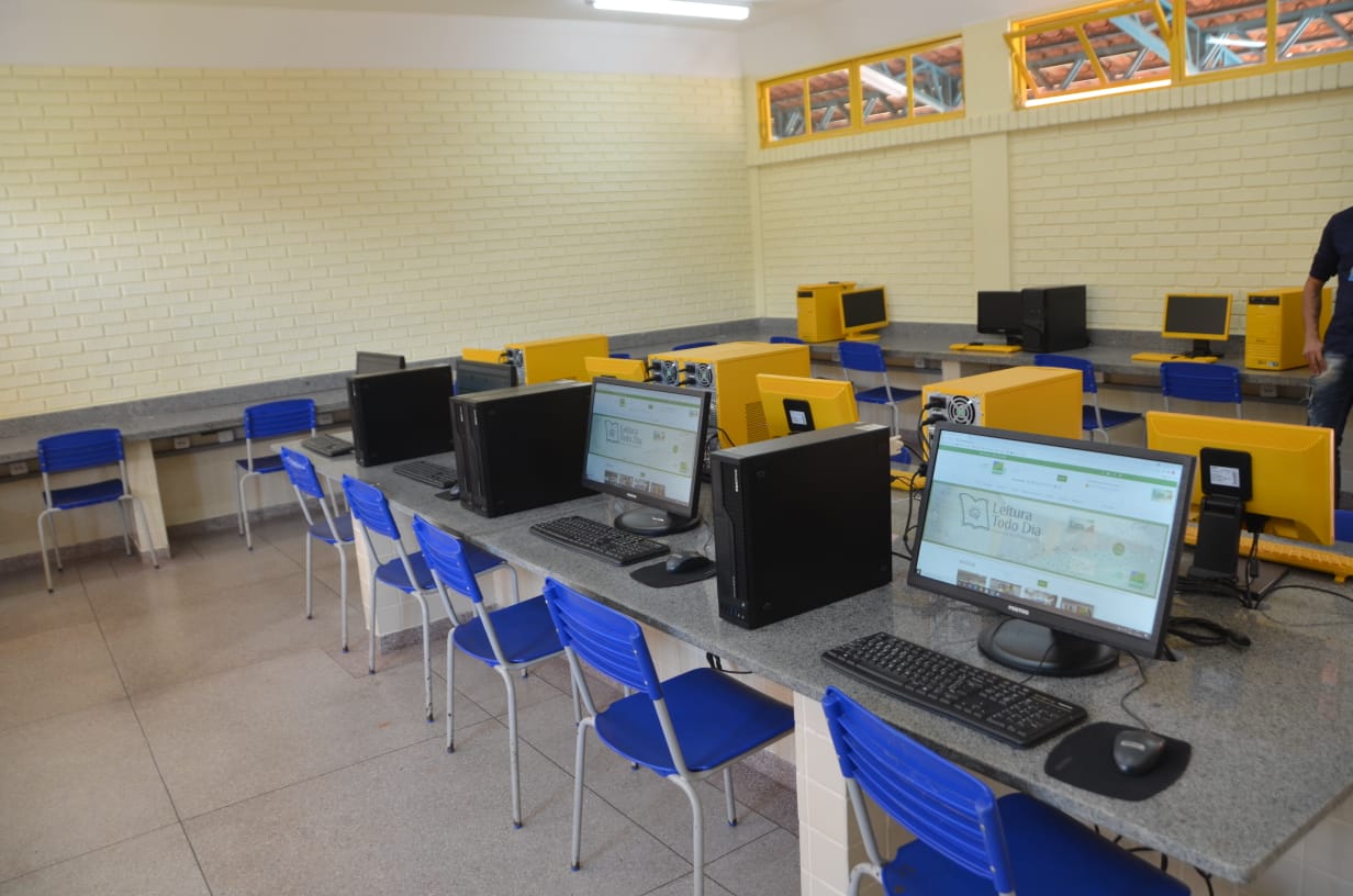Nova escola estadual padrão século 21 de Barro Alto, Colégio Estadual Guaraciaba Augusta da Silva - laboratório de informática