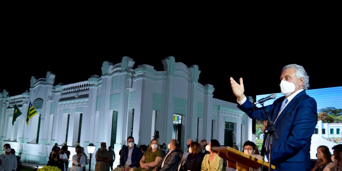 Na cidade de Goiás, Caiado entrega revitalização do Palácio da Instrução e destaca resgate histórico