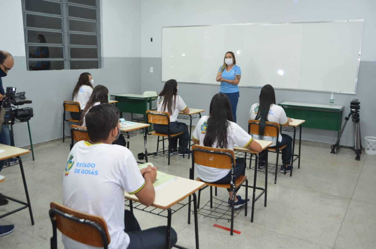Governo de Goiás entrega reforma do colégio estadual presidente castelo branco de bonfinópolis