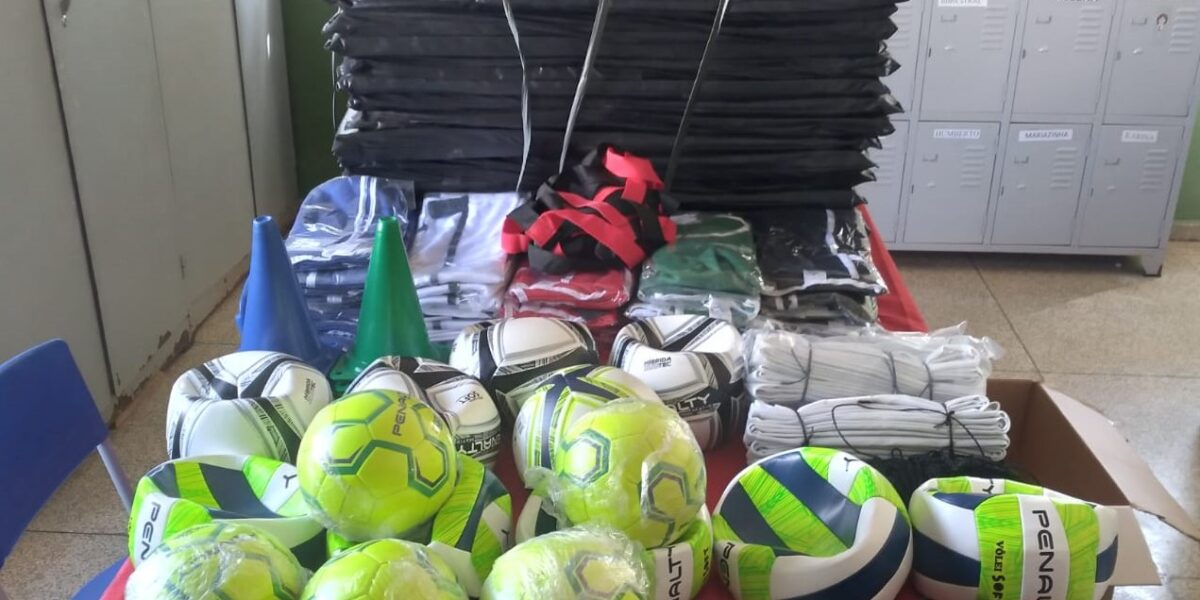 Colégio estadual de Perolândia recebe materiais esportivos pelo programa Equipar