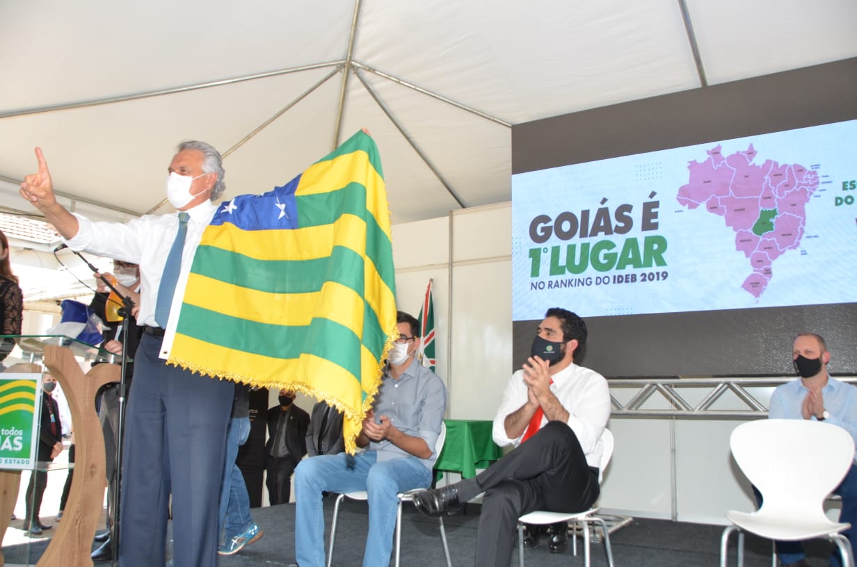 Governador Ronaldo Caiado comemora 1º lugar da rede estadual de ensino de Goiás ranking do Ideb 2019 para Ensino Médio