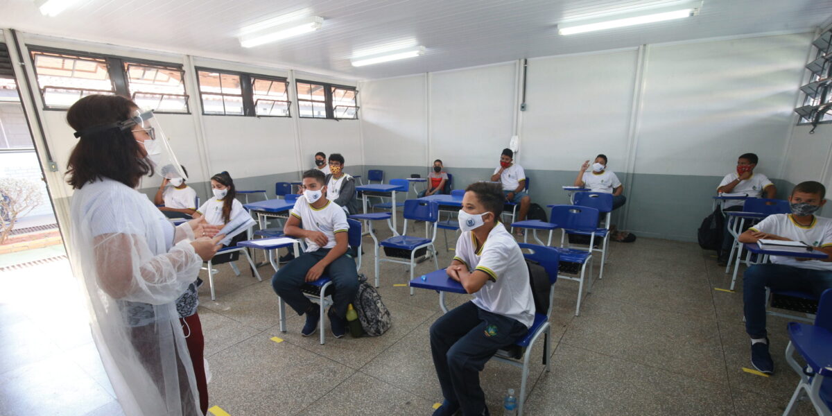 Governo de Goiás investe na alfabetização de crianças, jovens e adultos