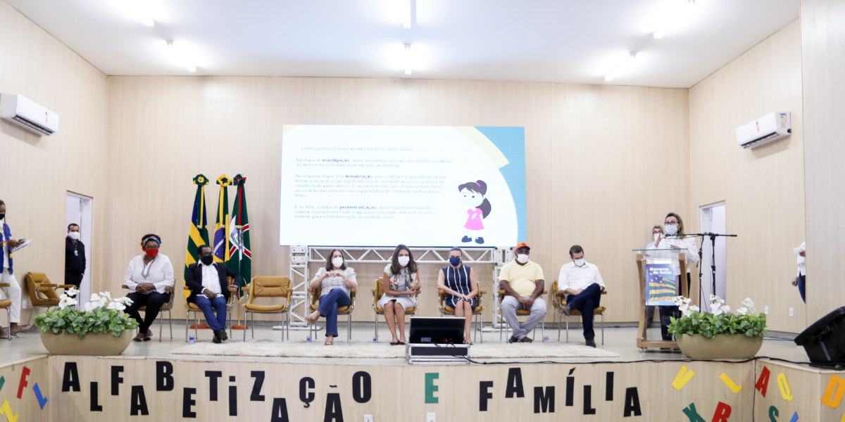 Governo de Goiás realiza I Encontro de Alfabetizadores de Adultos do Estado