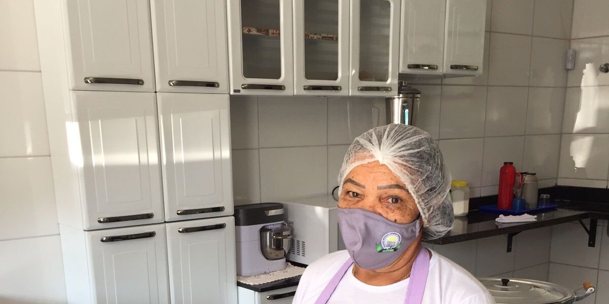 Merendeira de Santo Antônio da Barra vê obras de transformação total em cozinha de escola após 30 anos