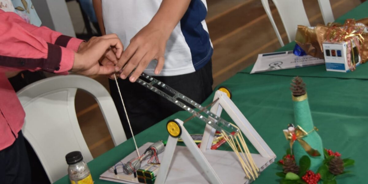 Torneio de Catapultas premia estudantes de robótica de dois Cepis em Goiás