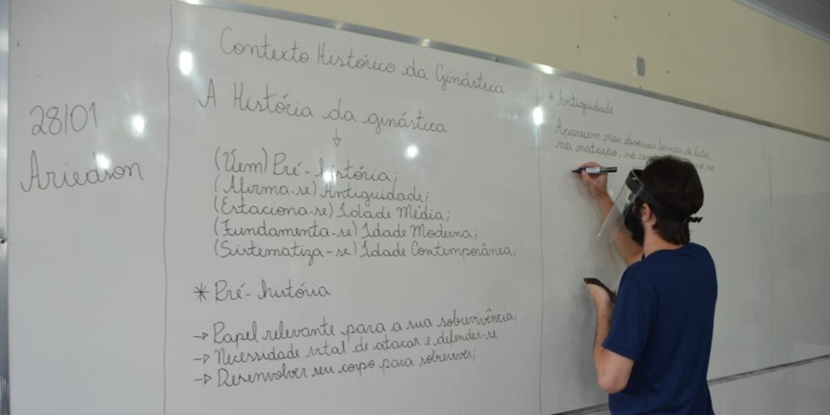 Governo de Goiás paga ajuda de custo de até R$ 3.275 para 39 mil servidores da rede estadual de educação