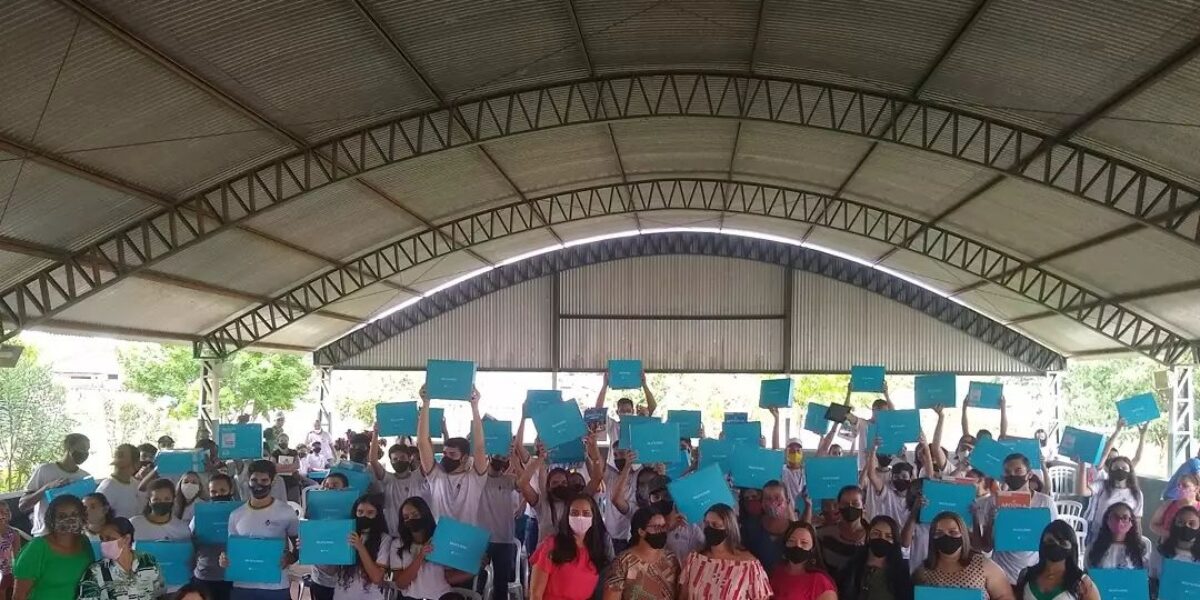 Quase a metade dos alunos da escola estadual de Perolândia recebem os chromebooks do Governo de Goiás