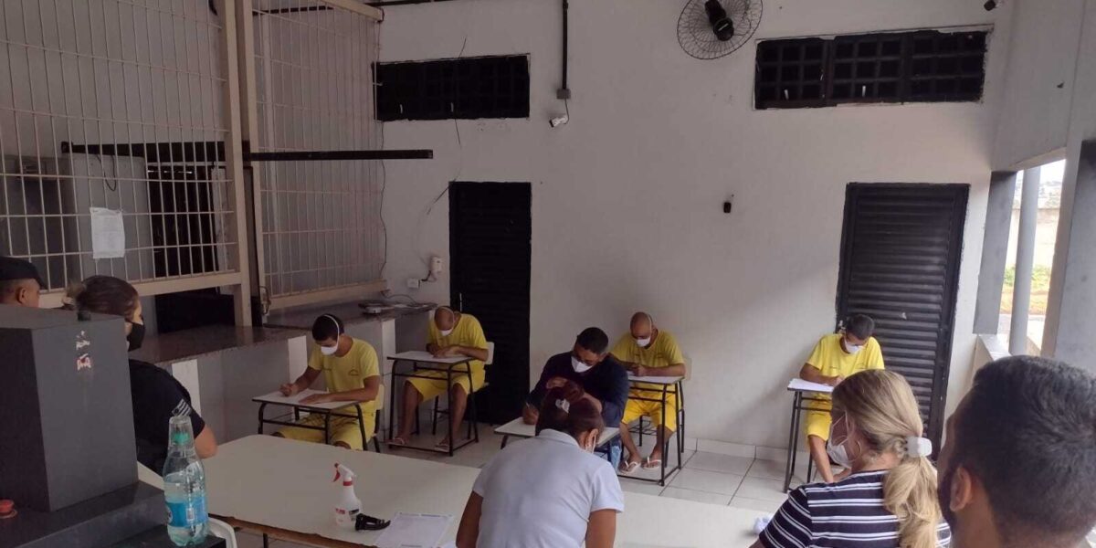 Mais de 600 detentos das unidades prisionais de Goiás participam do Enem