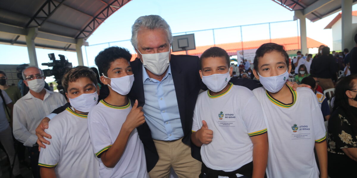 Governo de Goiás entrega obras de colégio aguardado há 11 anos pela comunidade