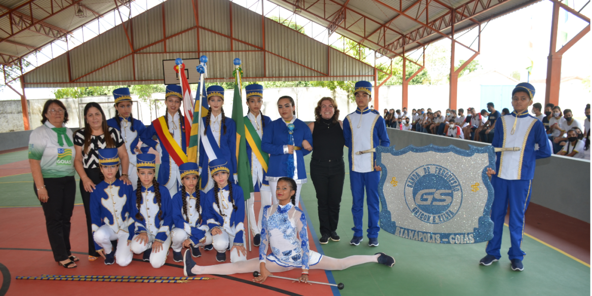Em visita à Regional de Ceres, secretária Fátima Gavioli entrega benefícios à comunidade escolar