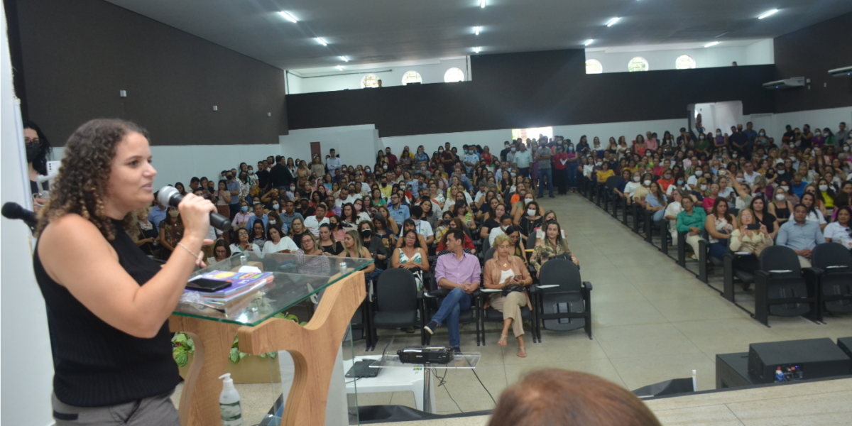 Governo de Goiás entrega materiais de alfabetização para professores das redes municipais e estadual de ensino