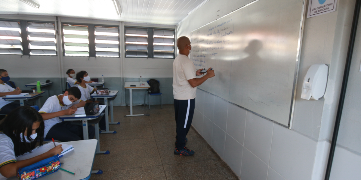 Governo de Goiás avança no cronograma do concurso da educação para mais de 5 mil vagas