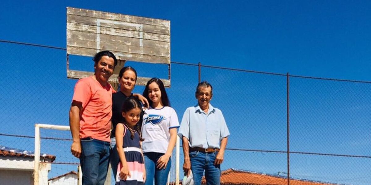 Comunidade comemora construção de nova quadra de esportes em escola estadual de Rio Verde
