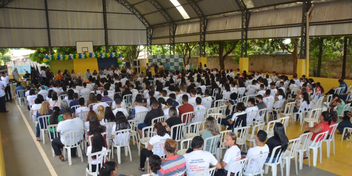 Anúncio de construção e reforma de unidades escolares marca Seduc Itinerante em Minaçu e Campinaçu