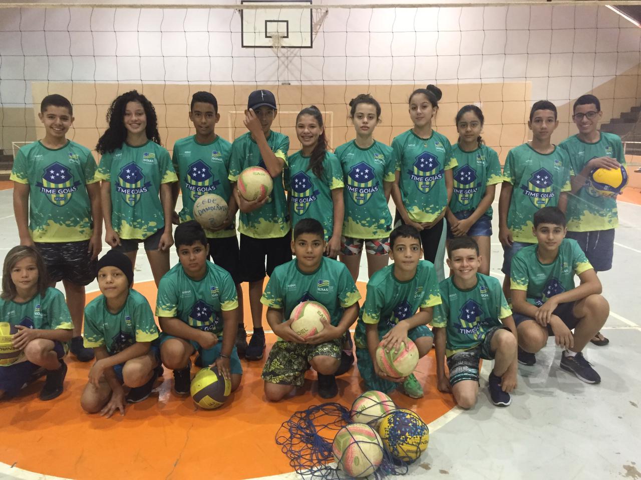 Projeto Desporto Educa - "Bom de bola e bom na escola" - Prof. Rogério - C. E. Americano do Brasil - CRE Silvânia?