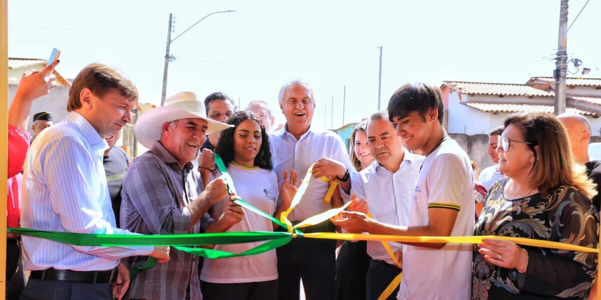 Governo de Goiás inaugura duas novas escolas em Santo Antônio do Descoberto