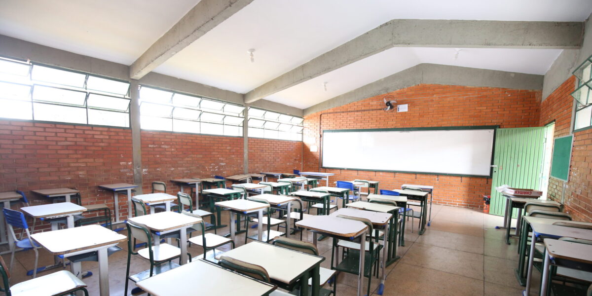 Governo de Goiás publica edital de concurso público com 5.050 vagas para professores