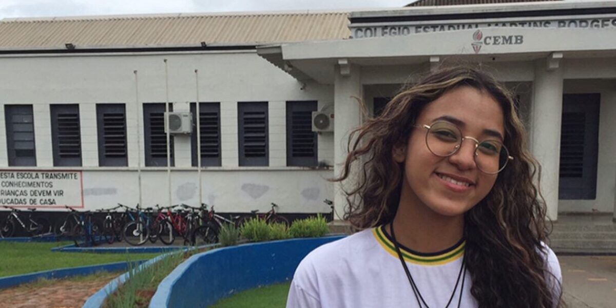 Em Rio Verde, aluna destaca qualidade dos uniformes e kits de material escolar entregues pelo Governo de Goiás