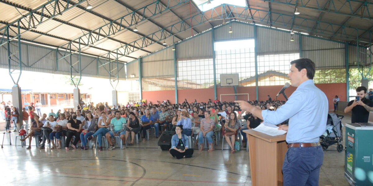 Vice-governador participa de entrega de kits de materiais escolares em Goiânia e região metropolitana