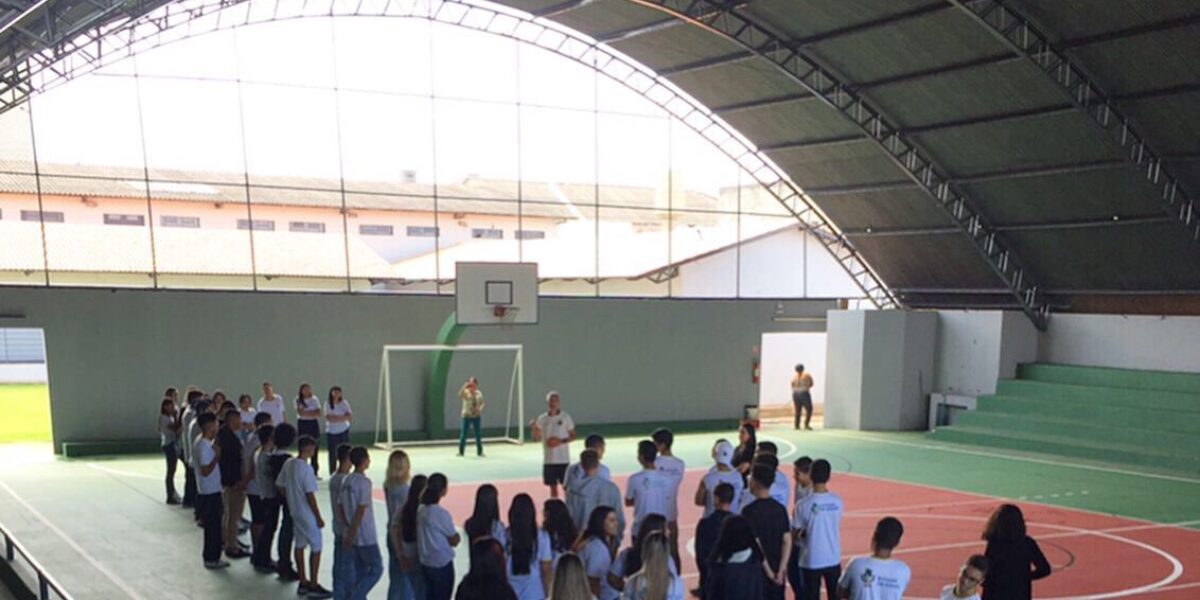 Governo de Goiás entrega reforma do ginásio de colégio estadual de Rio Verde
