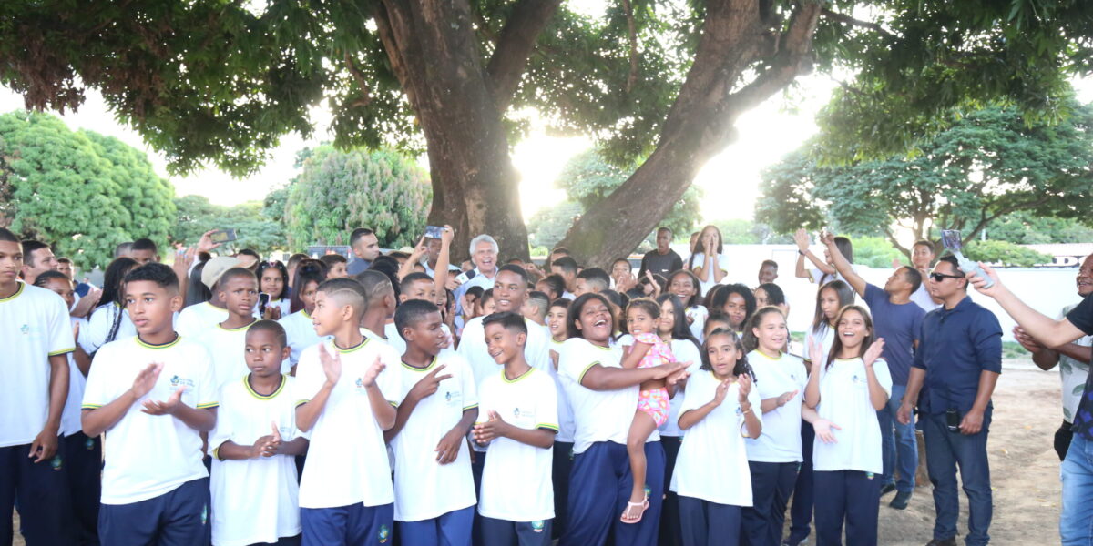 Governador Caiado entrega novo prédio de unidade escolar aguardado há mais de 30 anos em Teresina de Goiás
