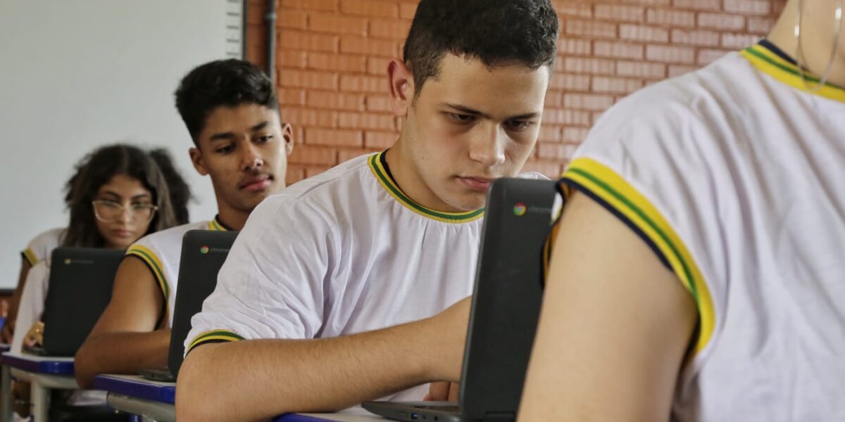 Governo de Goiás lança cursinho preparatório ao Enem para estudantes da rede estadual