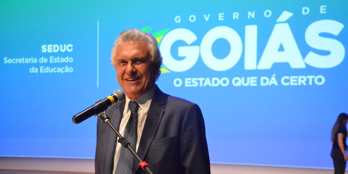Durante encontro de formação de gestores, governador Caiado anuncia mais R$ 107,6 milhões para a rede estadual