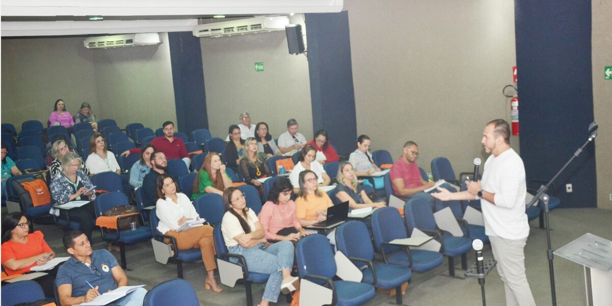 Seduc Goiás promove encontro formativo direcionado aos novos tutores educacionais da rede estadual