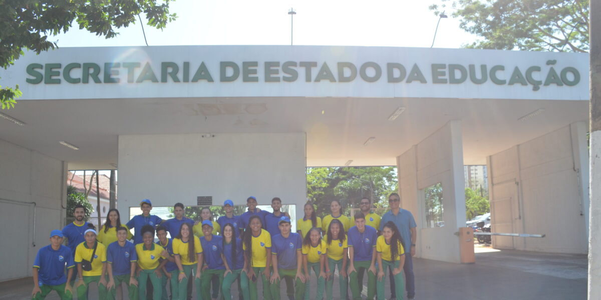 Visita dos atletas do Campeonato Mundial Escolar de Futsal na Seduc