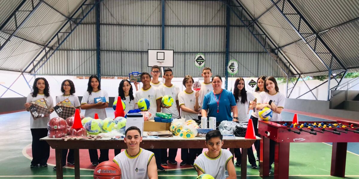 Governo de Goiás faz nova entrega de materiais esportivos para escolas estaduais